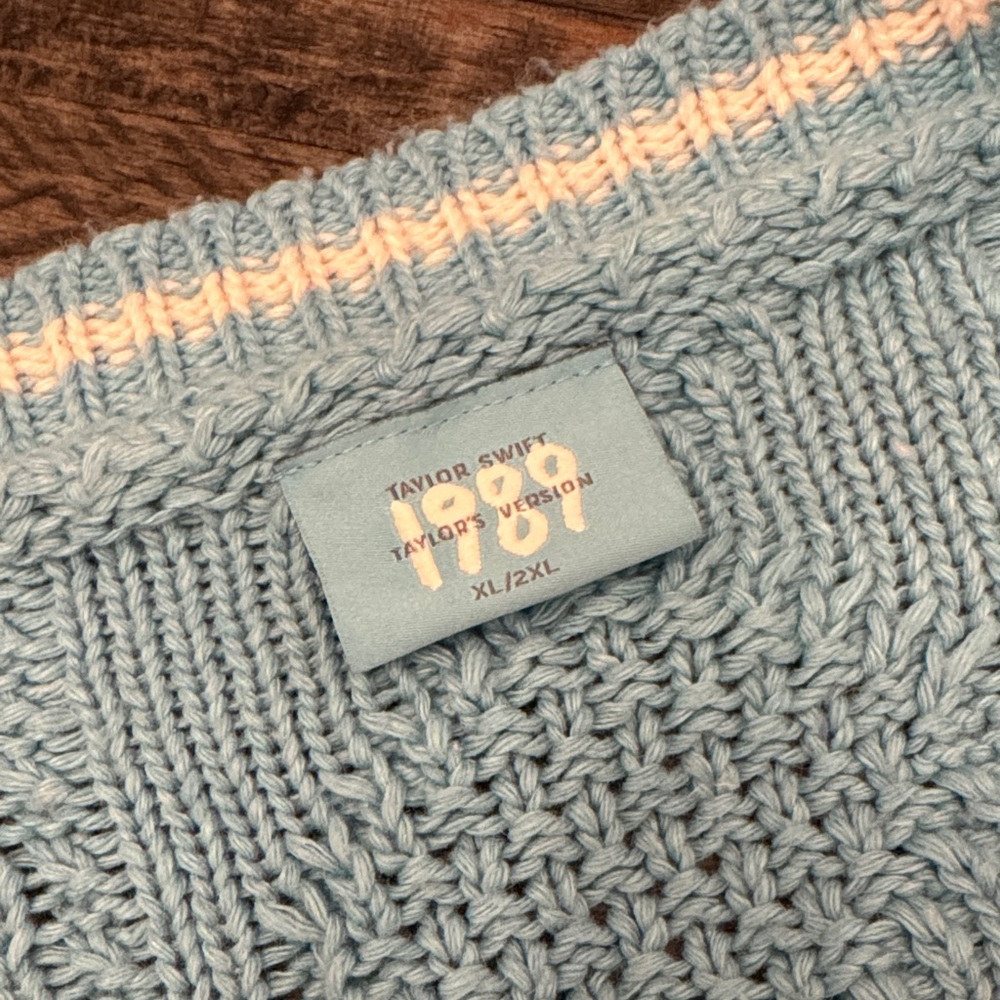 Taylor Swift Original 1989 (Taylor’s Version) Cardigan - Picture 2 of 7